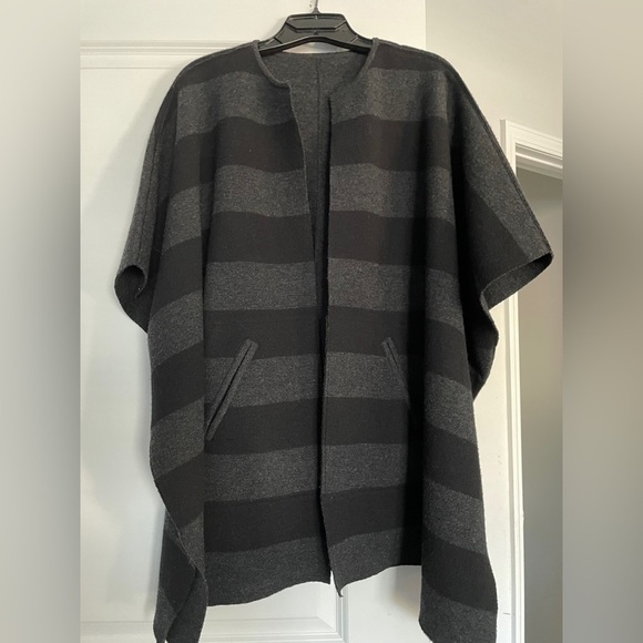 Eileen Fisher Cape Wrap Size M Outerwear Charcoal Black Merino Wool Reversible - Picture 2 of 13